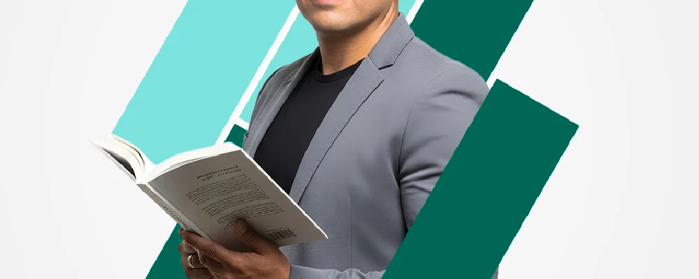 Docente del curso de Bases de la Gestión Cultural del MALI analizando cultura y proyectos culturales