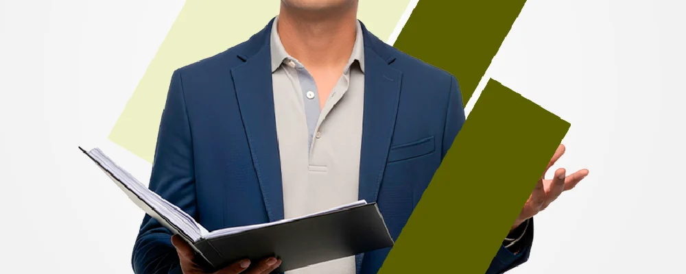 Profesional analizando políticas culturales e institucionalidad cultural en un curso de gestión cultural